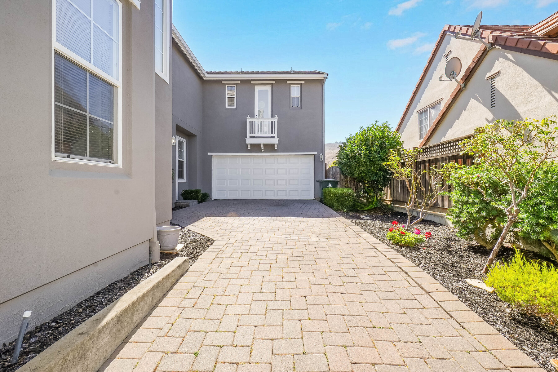 Driveway and garage at 4244 Rose Arbor Way