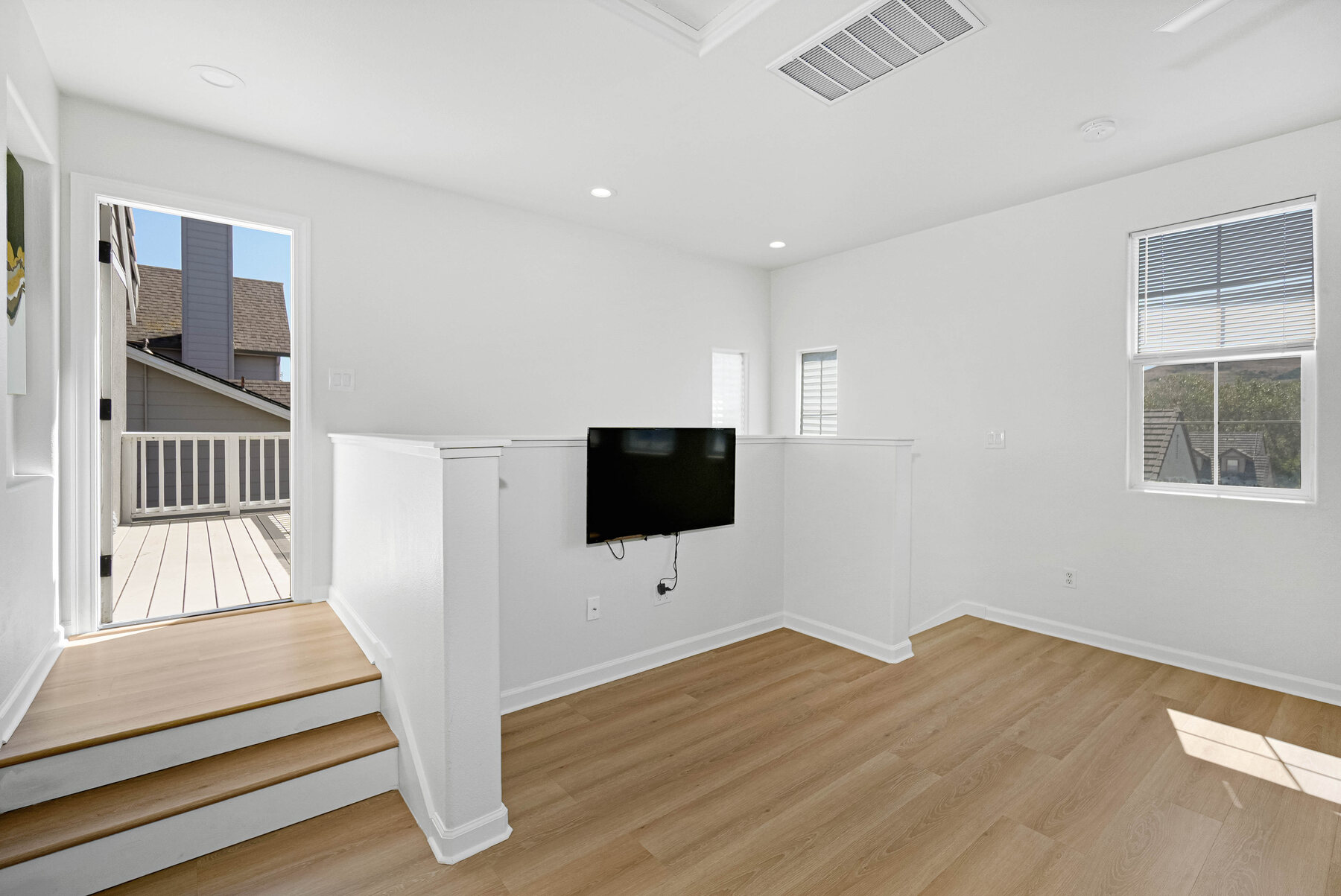 Private guest retreat above the garage